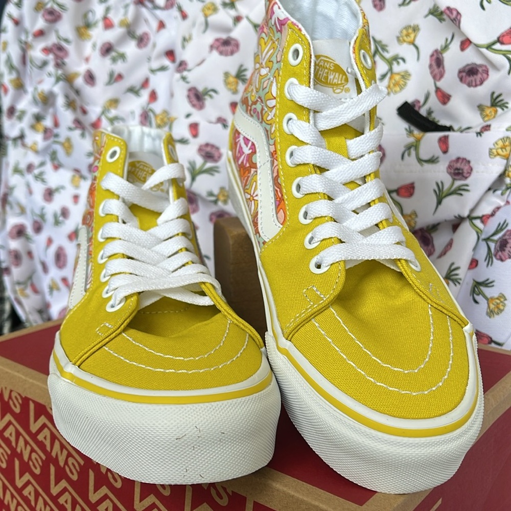 Vans WMNS Sk8-Hi Tapered
Psychedelic Resort Passio
VN0A5KRUBLX
Sneakers - Picture 7 of 16